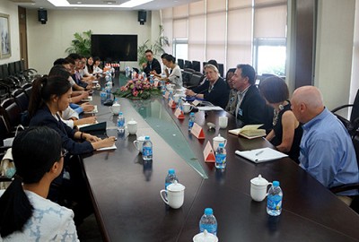 美国麻省总院及上海嘉会国际医院一行专家来公司考察访问